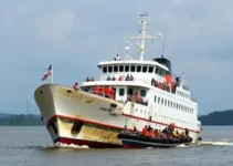 resgate de passageiros após naufrágio em Manaus